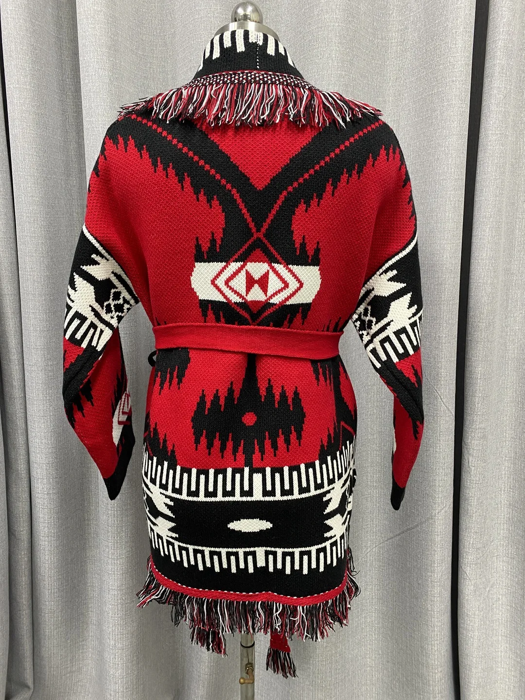 Cárdigan de lana de Cachemira con flecos para mujer, abrigo de manga larga con cinturón, estampado Jacquard, bohemio, rojo y negro, inspirado en el diseñador, Invierno