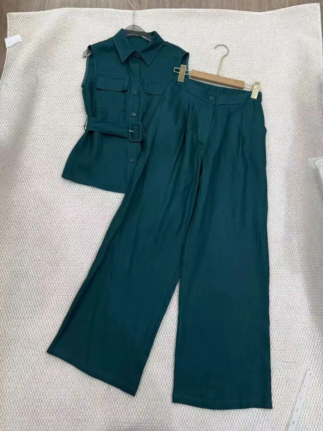 

Fashionable retro waist-cinching drawstring top and wide-leg pants set
