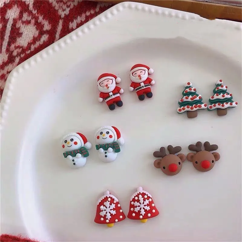 Lovely Resin Christmas Stud Earrings For Women and Girls Cute Cartoon Snowman Santa Claus Earring New Year Xmas Day Jewelry Gift