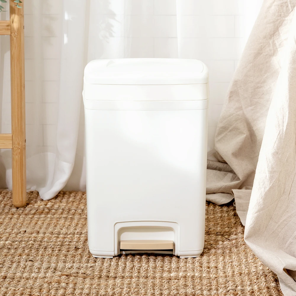 Blanc Square Pedal Trash Can 10L for Living Room and Kitchen space-saving practical easy access