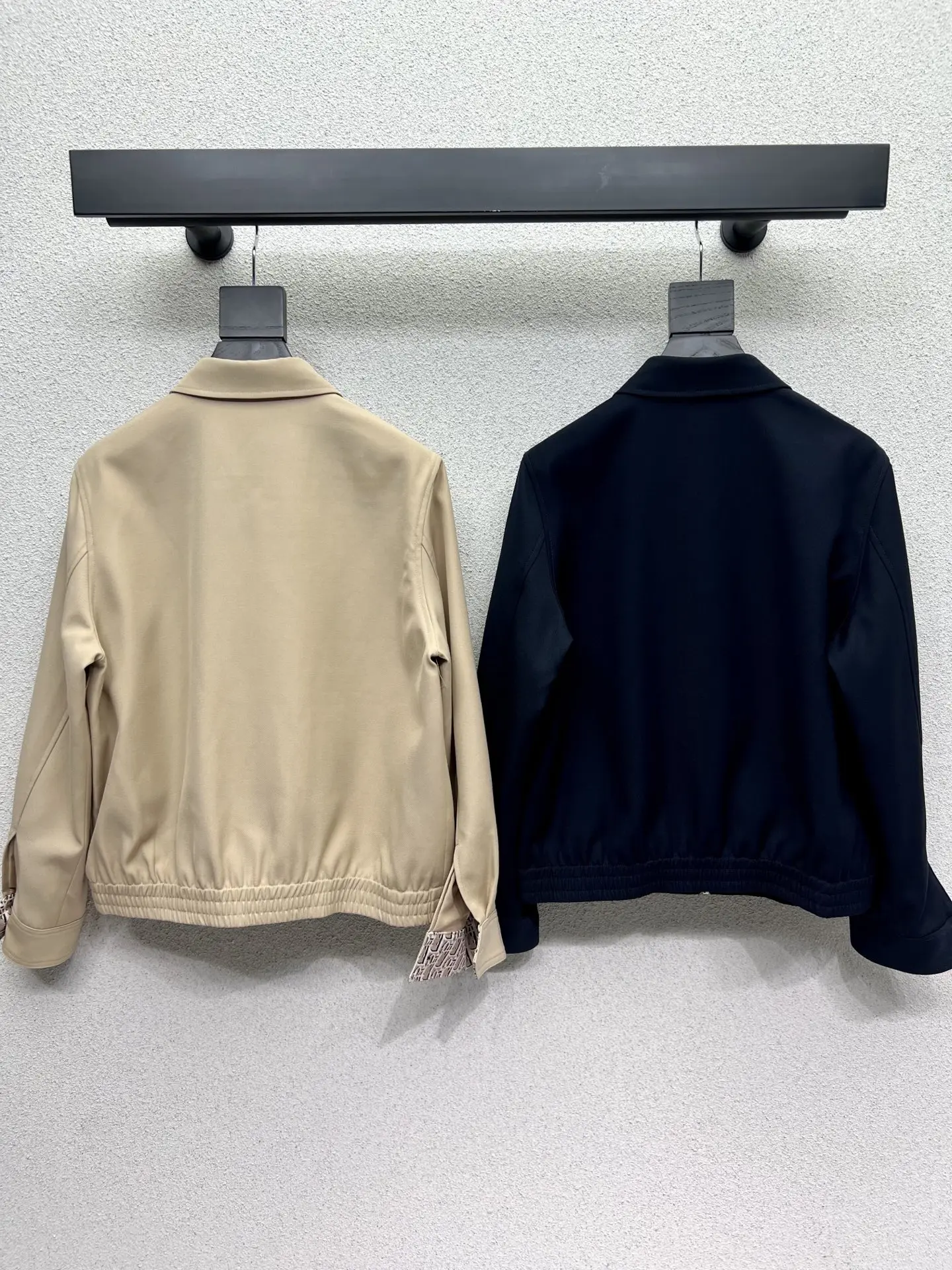 

Новая осенне-зимняя куртка на молнии 2025 года, модный свободный топ с заниженным клавишами 102.