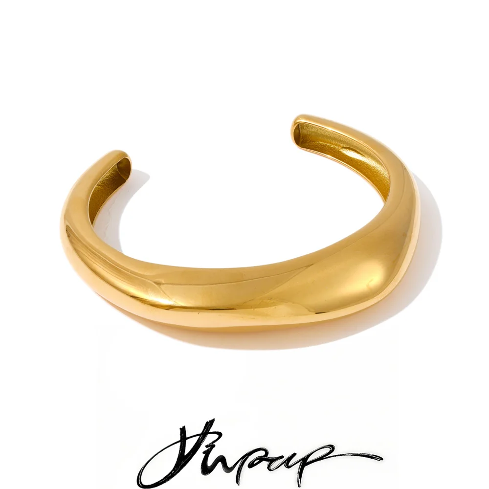Yhpup 63 mm hochwertiger Edelstahl-Textur-Manschettenarmband, 18 Karat vergoldet, Handgelenkguss, modischer Statement-Schmuck