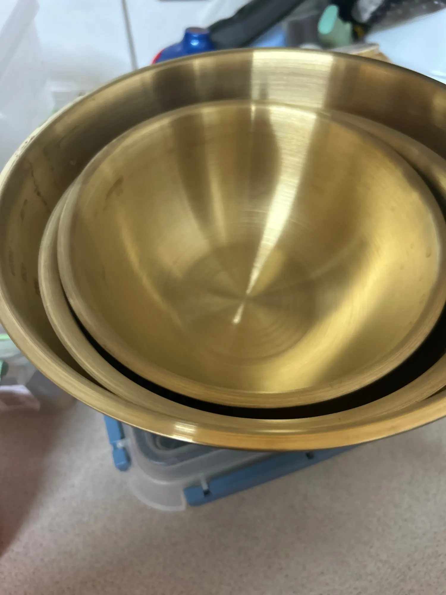 3Pcs A set of three stainless steel bowls for mixing, kneading dough, and serving salads, suitable for kitchen use. photo review