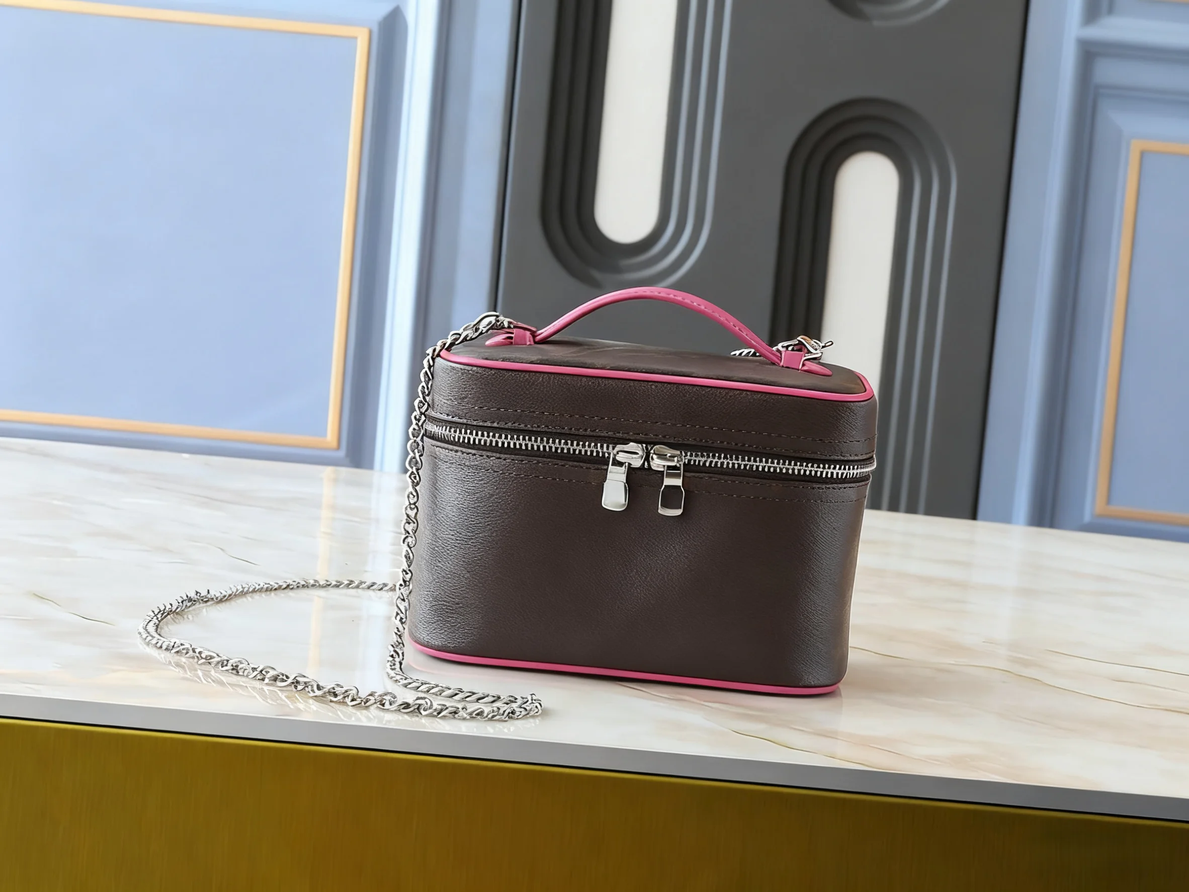 

2025 New 20x13.5x12 CM Fashionable Makeup bag Versatile bags leather cherry Portable can be carried on the shoulder no boxes