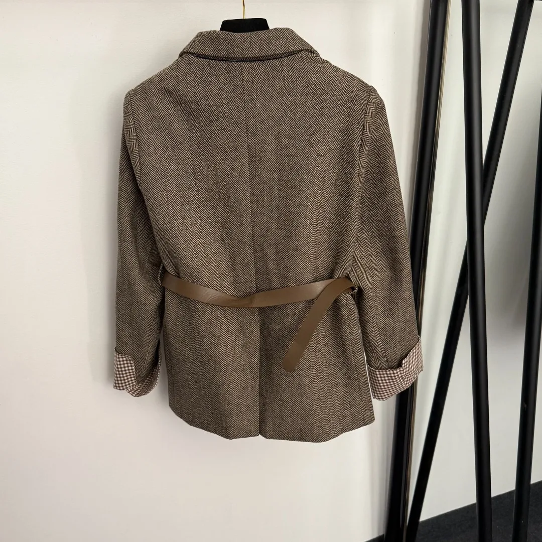 

Высококачественная осенне-зимняя женская клетчатая куртка с закатанными краями, облегающая куртка с двумя пуговицами и длинными рукавами в елочку SU139