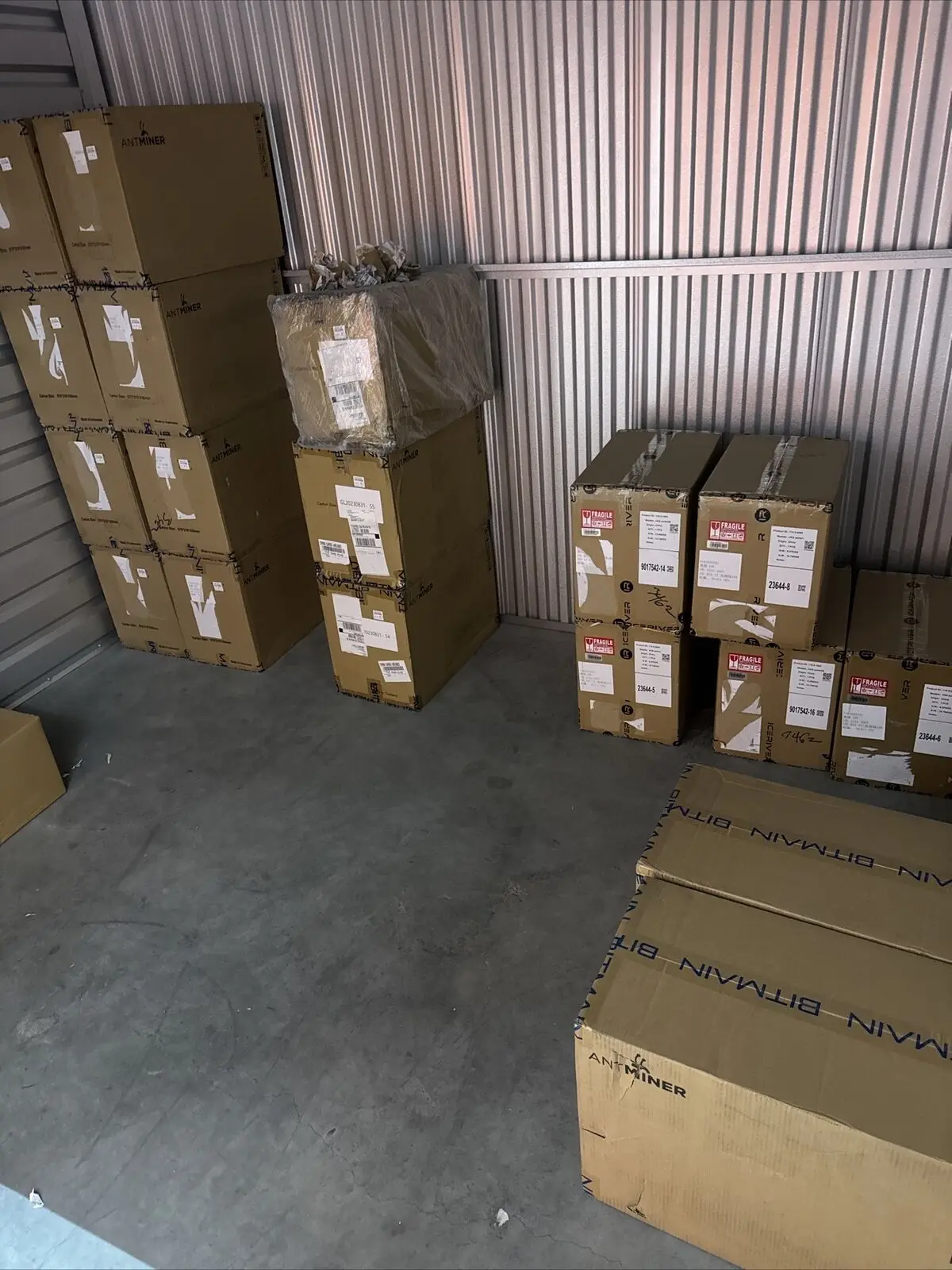 AN Antminer S19 XP Hydro Bitcoin Miner 257TH/s