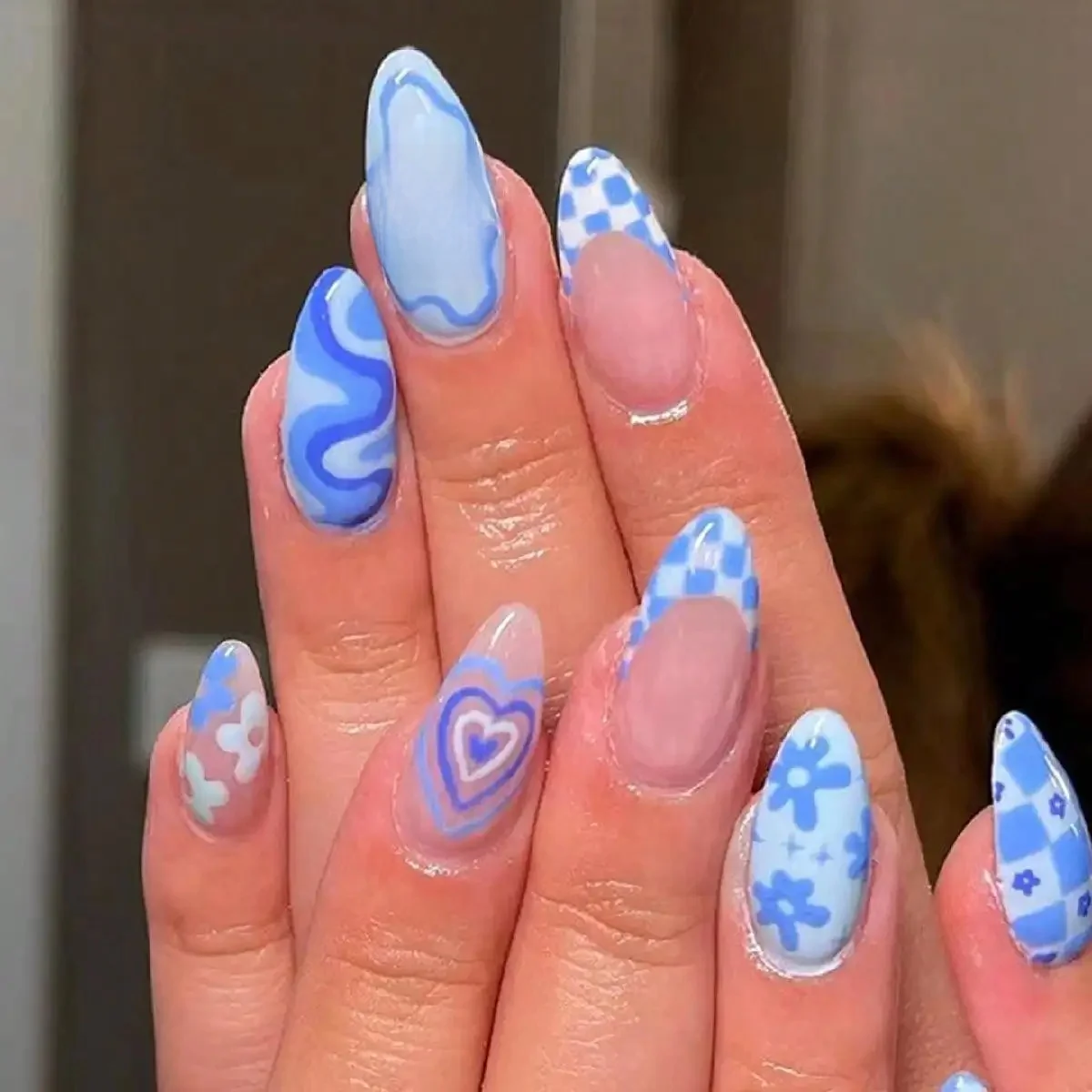 Faux ongles en amande, 24 pièces, améliorent instantané votre look, cœur bleu, fleurs, décoration à motifs mouchetés, simples et généreux, sui