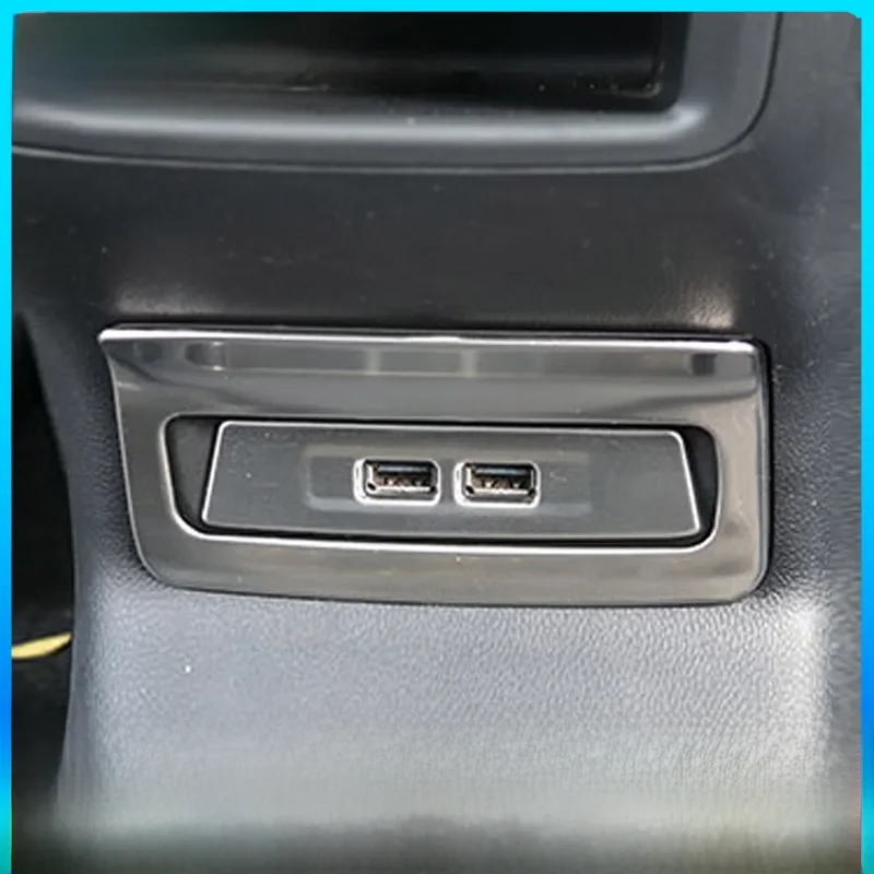 Vtear dla Skoda Karoq podłokietnik wewnętrzny tylne gniazdo USB pokrywa rama listwy wykończeniowe akcesoria do stylizacji samochodów ze stali nierdzewnej 2023 — zdjęcie 2