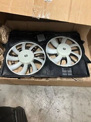 Untuk JEEP CHEROKEE 3.2 V6 2014-2020 Kipas Pendingin Radiator OE 52014621AG 53418611/52014621AH