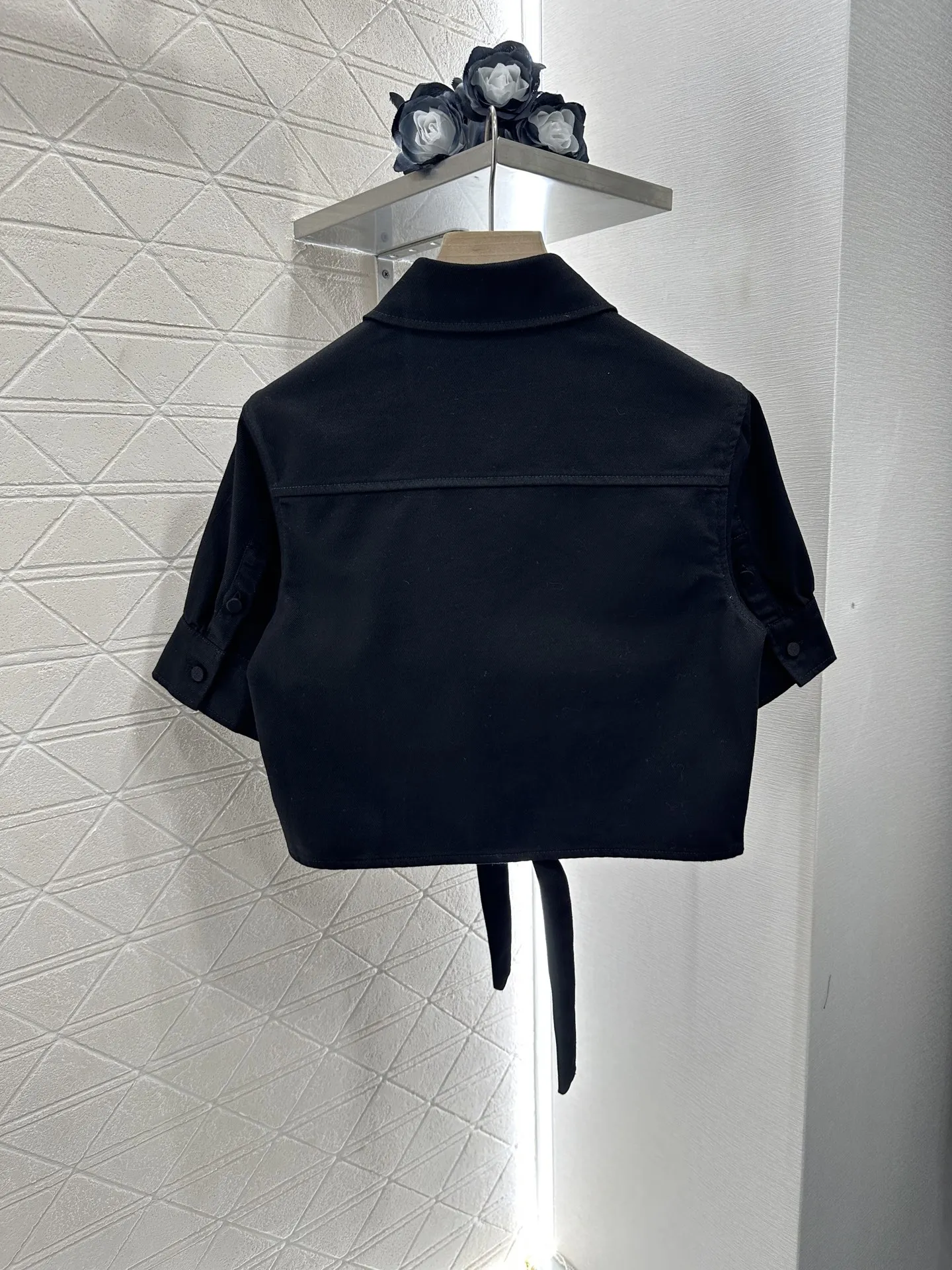 

Spring and Summer New Chain Button Shirt Jacket Half Skirt Set