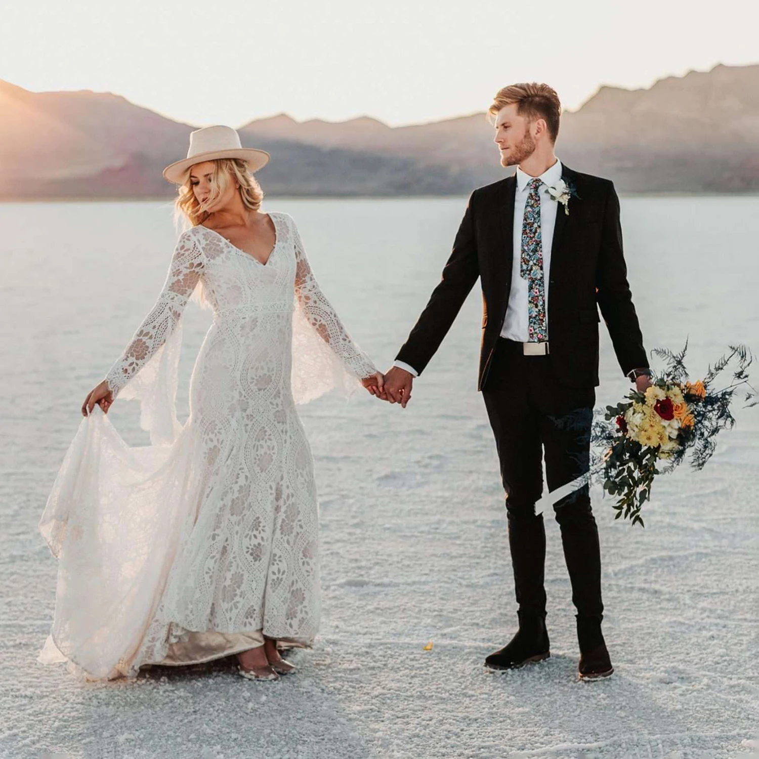 Trumpet Bodycon Fit Long Flare Sleeves Wedding Dress for Eloepment V Neck Boho Lawn Party Lace Elegant Customized Bridal Gowns