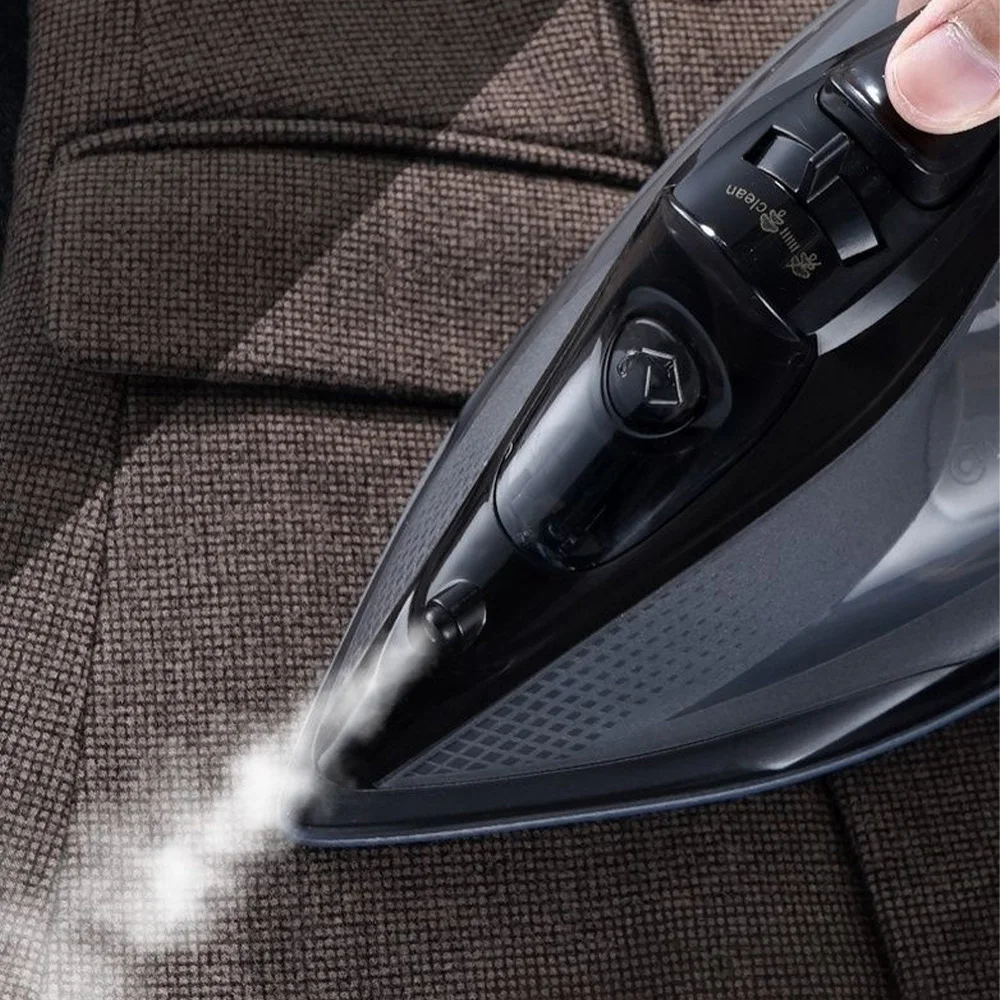 مكواة بخار منزلية بريطانية مكواة معلقة باليد باللون الأسود بقدرة 2200 وات مكواة بخار قوية للسفر للاستخدام المنزلي أثناء السفر