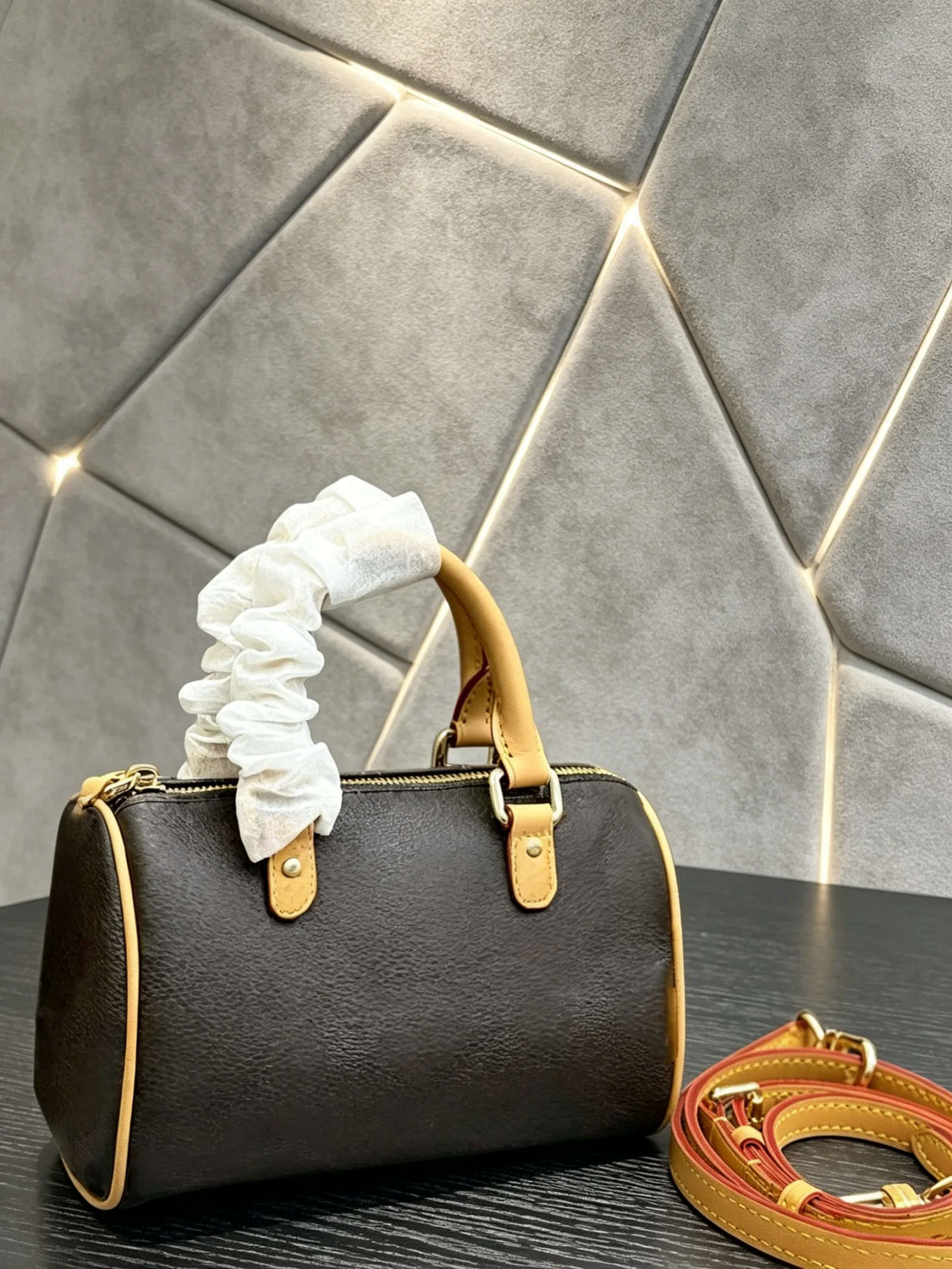 

2026 Women's Mini Boston Handbag Detachable Strap Lightweight Daily Crossbody No Box Size：16*10cm
