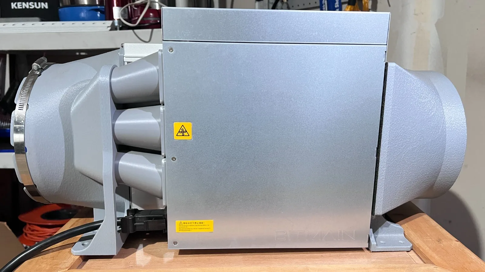 

AJ NEW Bitmain S21 200Th/s 3550 Watt Bitcoin Miner Asic Miner