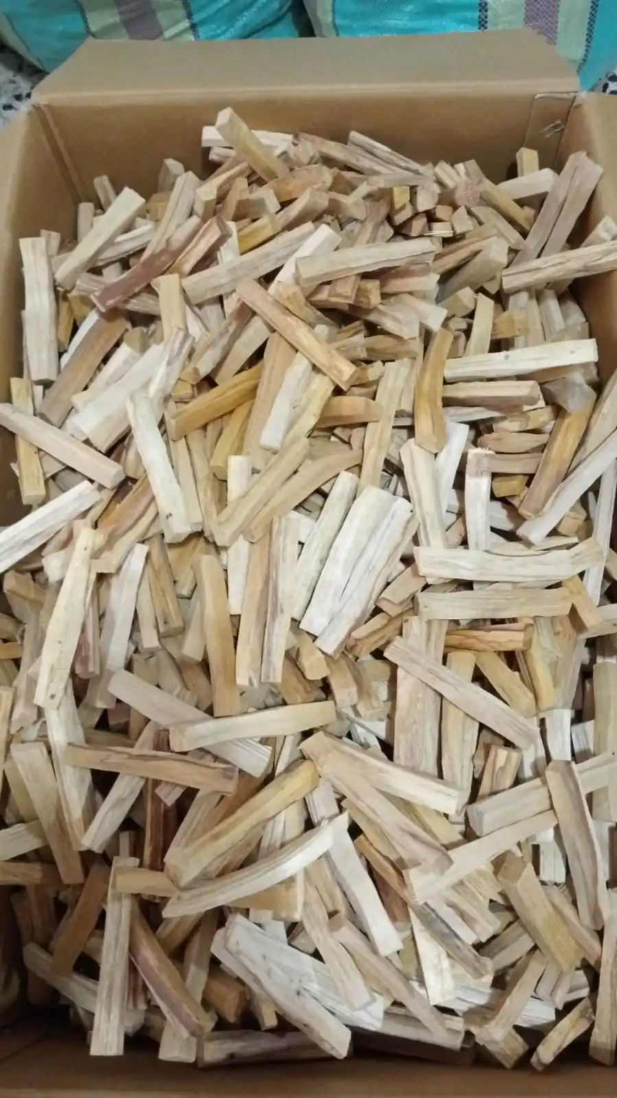 Palo Santo natural quemar corte uniforme todos los trozos son de unas medidas similares Autentica Madera Sagrada para limpiezas de malas energías