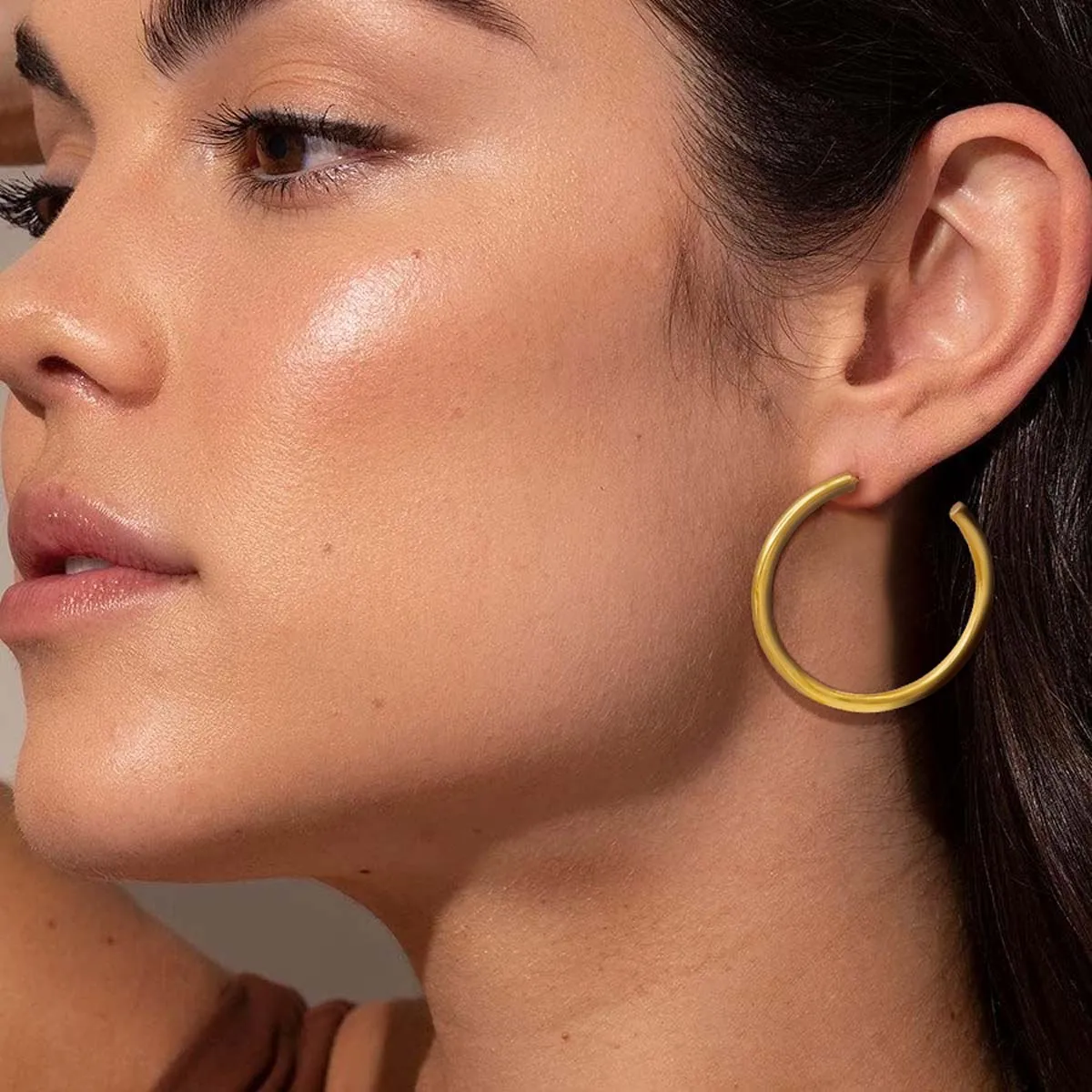 Gold Earrings For Women 4mm Thick Chunky Hoop Earrings 18K Gold Plated Lightweight Chunky Open Round Shape Earrings Gift