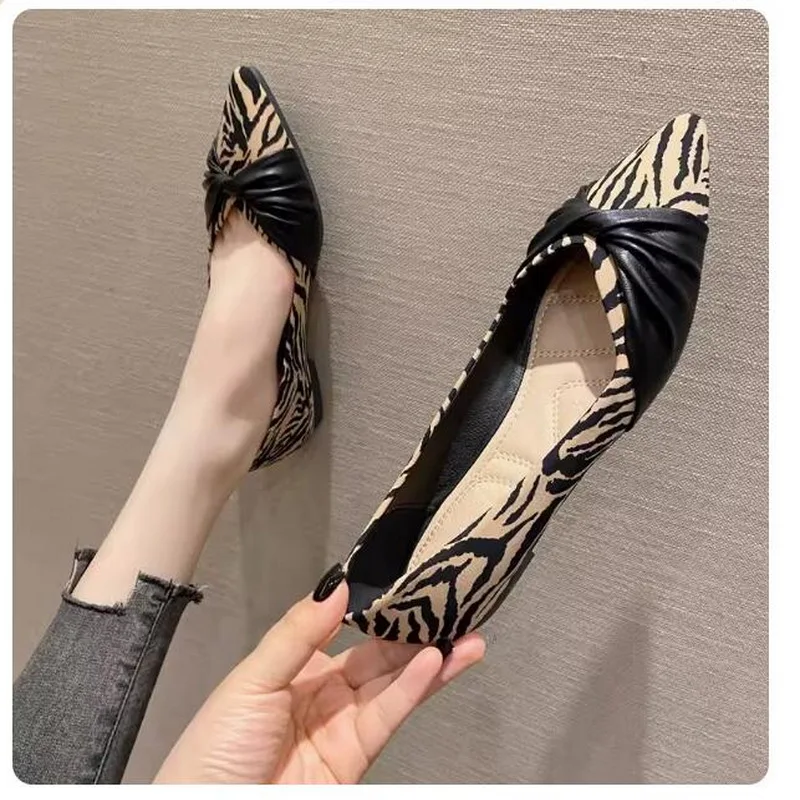 2024 Spring summer new pointy single shoes women all match fairy wind big size ladle shoes late evening flat heel beanie shoes