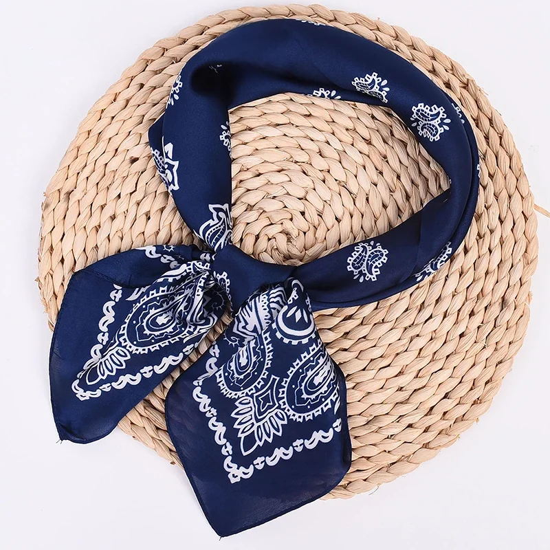 Nouveau Paisley bicolore petits fruits de cajou Satin soie 70 écharpe écharpe vente en gros petites écharpes