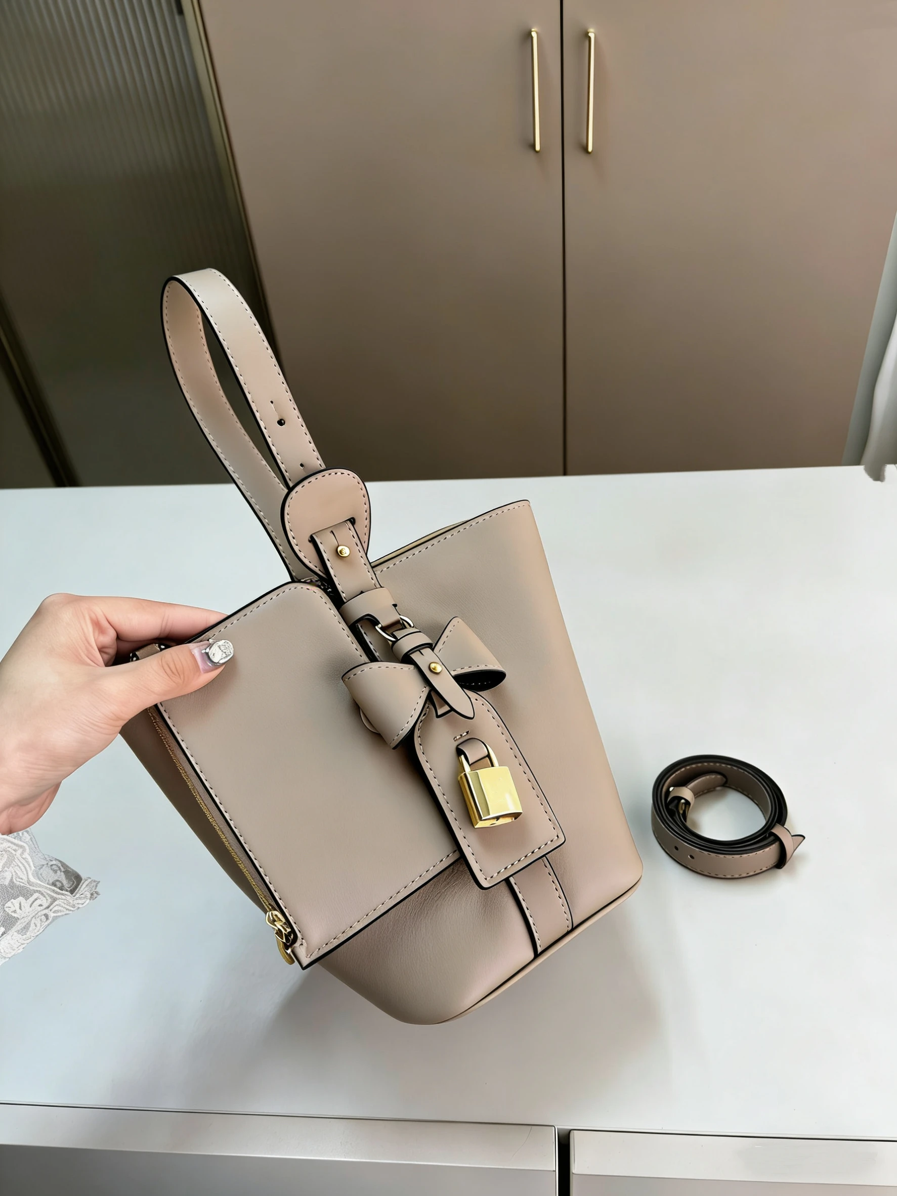 

2025 New bow bucket bag with high-end texture retro handbag 3