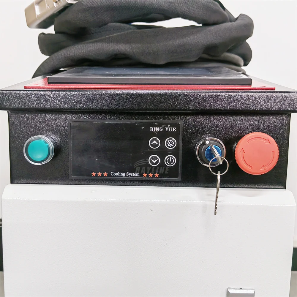 Ручной волоконный лазерный сварочный аппарат 1500 Вт 4 в 1 Лазерный сварочный аппарат Портативный лазер