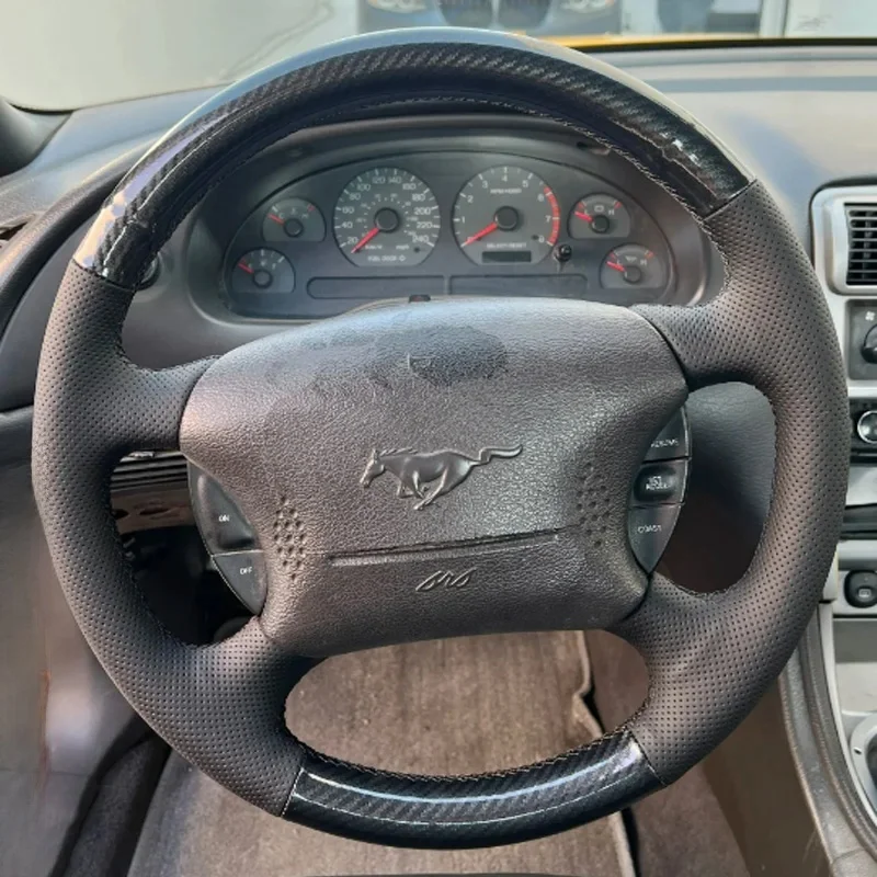 Kierownica samochodowa w niestandardowym stylu do Forda Mustanga SVT Cobra GT 2001 2002 2003 2004 Akcesoria ze skóry z włókna węglowego — zdjęcie 2