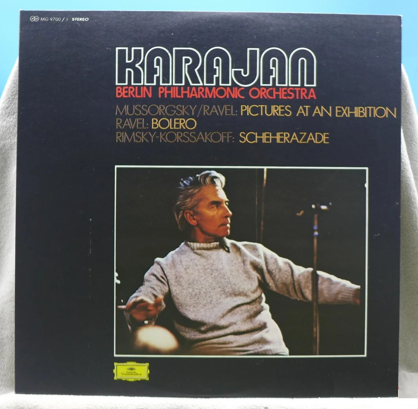 

Old 33RPM 12inch 30cm Vinyl Records 2 LP Disc Karajan Conductor Mussorgsky Ravel Symphony Classic Music Play In Phonograph Used