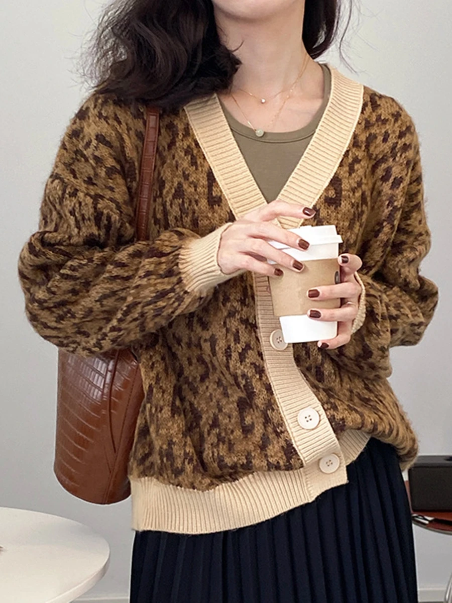 2024 Fall Winter Leopard Patchwork Cardigan Single Breasted Oversized Jacket Loose Warm Knitted Cardigan for Women C-047