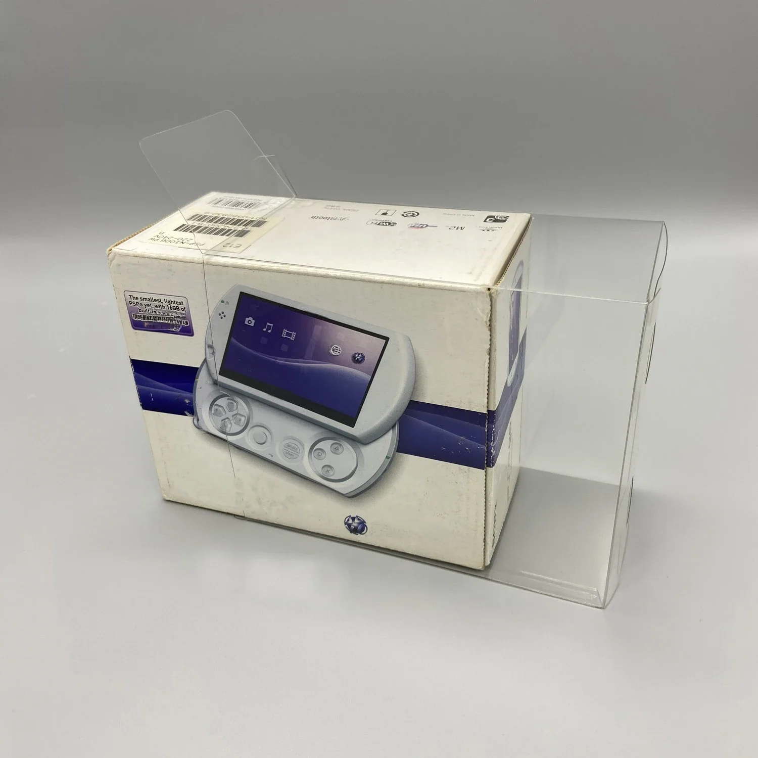 Przezroczysta osłona kolekcjonerska na PSP GO Game Protector Box, wersja EU/HK — zdjęcie produktu 3