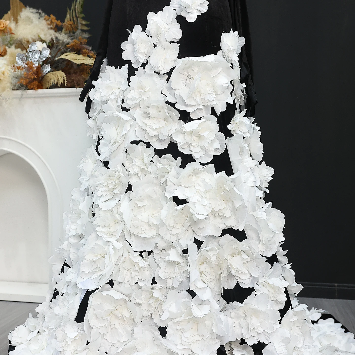 Sharon Said Luxus Dubai Schwarz Samt Trägerloses Abendkleid mit Handschuhen 3D Blumen Frauen Hochzeit Party Kleider SS748 Angepasst