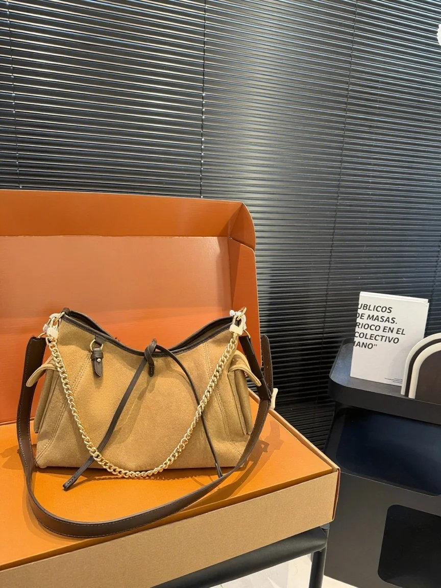 

2025 Новый РАЗМЕР: 30x22 СМ Модные универсальные сумки из кожи вишни Портативные можно носить на плече без коробок