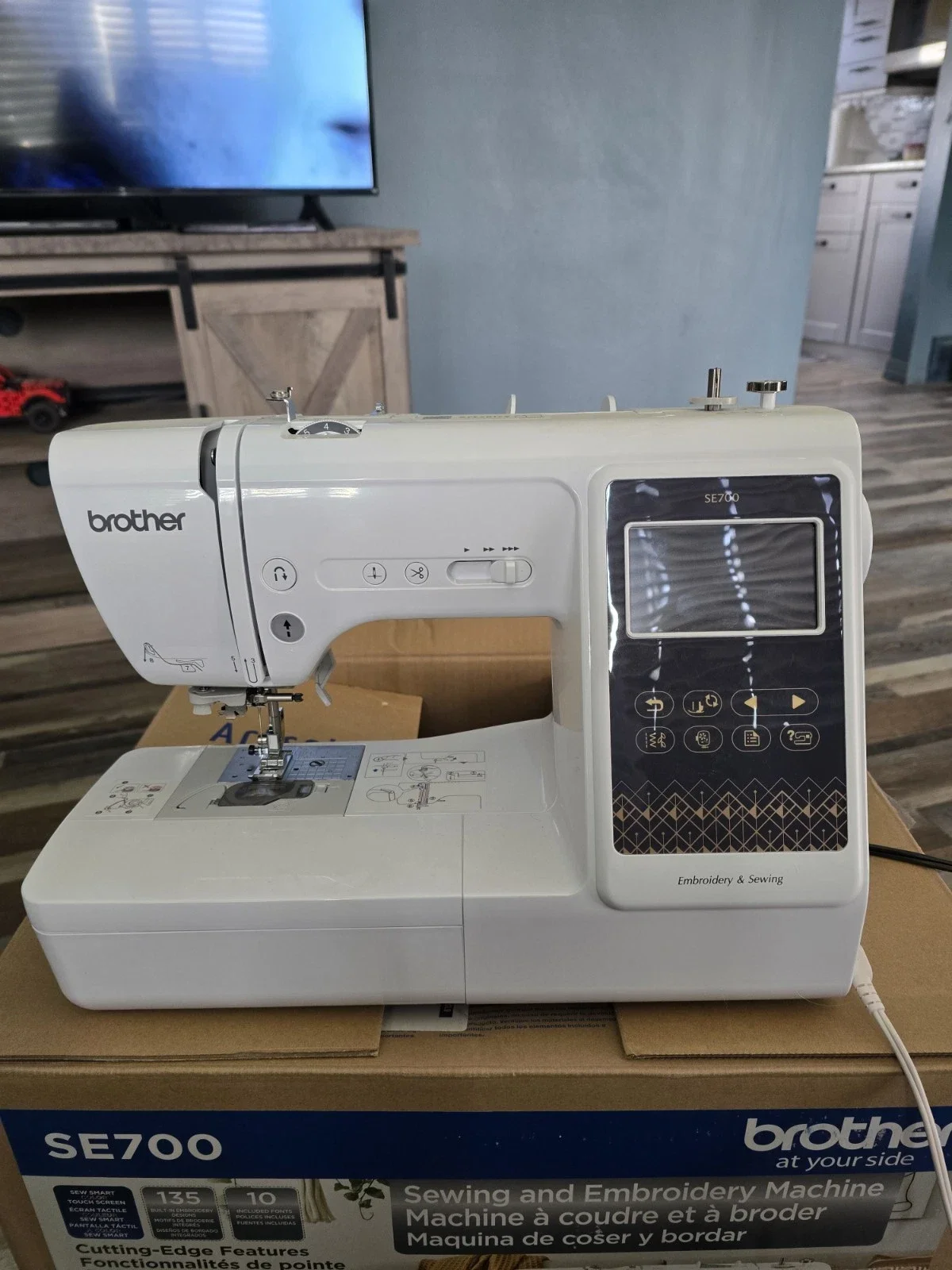 High quality Brotther Se700 Sewing and Embroidery Machine