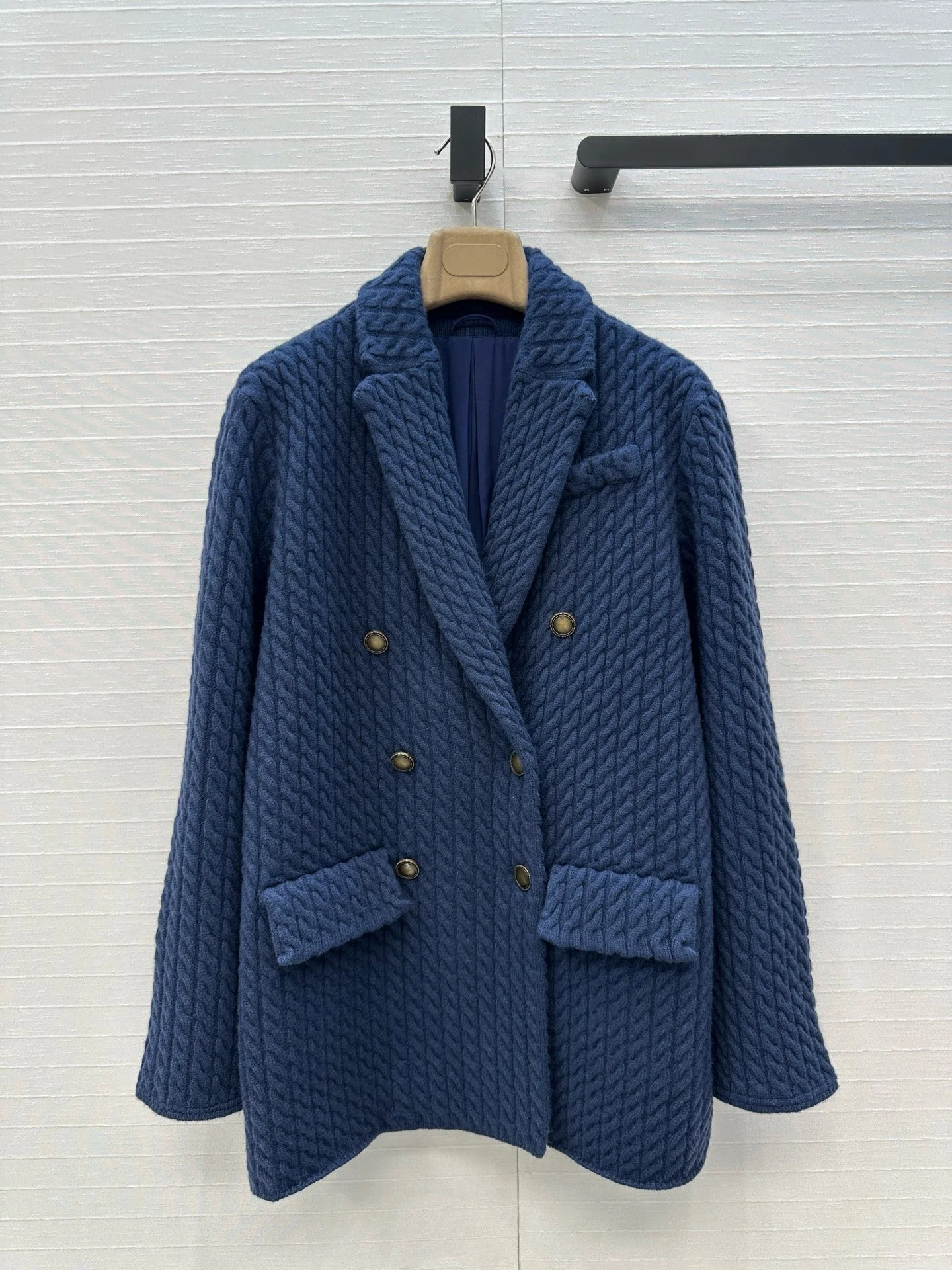 

2025 Autumn New Product: Twisted Cashmere Knitted Suit for Women, Casual Commuter, Old Money Style, Elegant and Casual