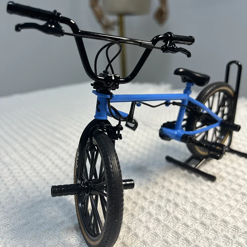 AliExpress 1:8 Mini Model Alloy Bicycle With Parking Rack Diecast Decoration Metal Mountain Finger Blue Bike