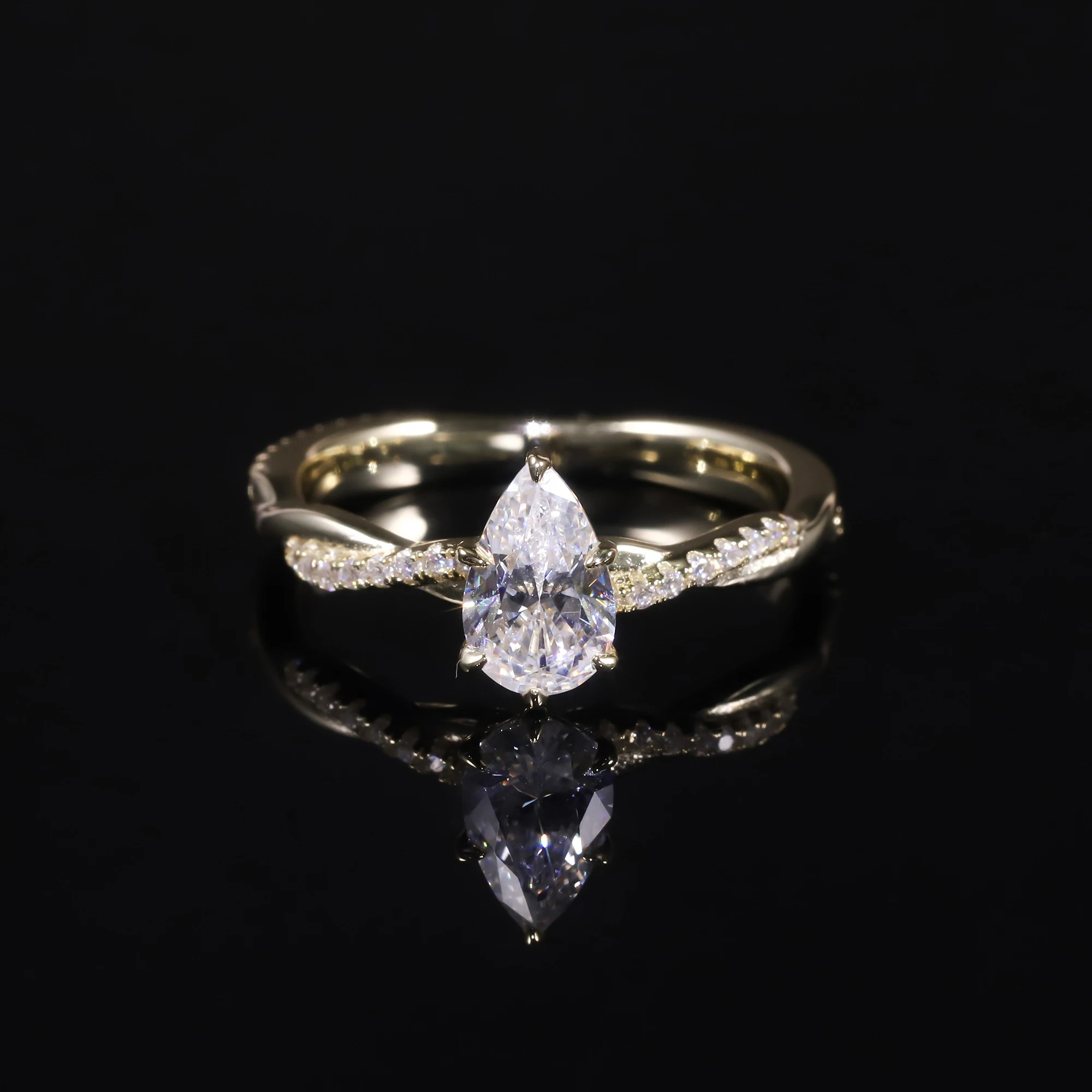 

GEM'S BALLET 1,0 карата, 5x8 мм, грушевидная форма, миниатюрная витая лоза, муассанит, обручальное кольцо, позолота 18 карат, стерлинговое серебро 925 пробы