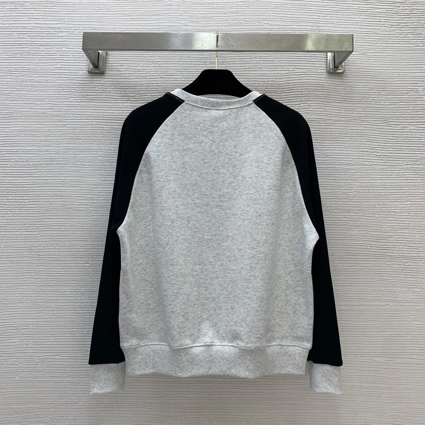 

2025 Fashion Early Autumn New Women's Shirts & Blouses Graphic Tee Letter Contrast Color Stitching Loose Pullover Long Sleeve Te