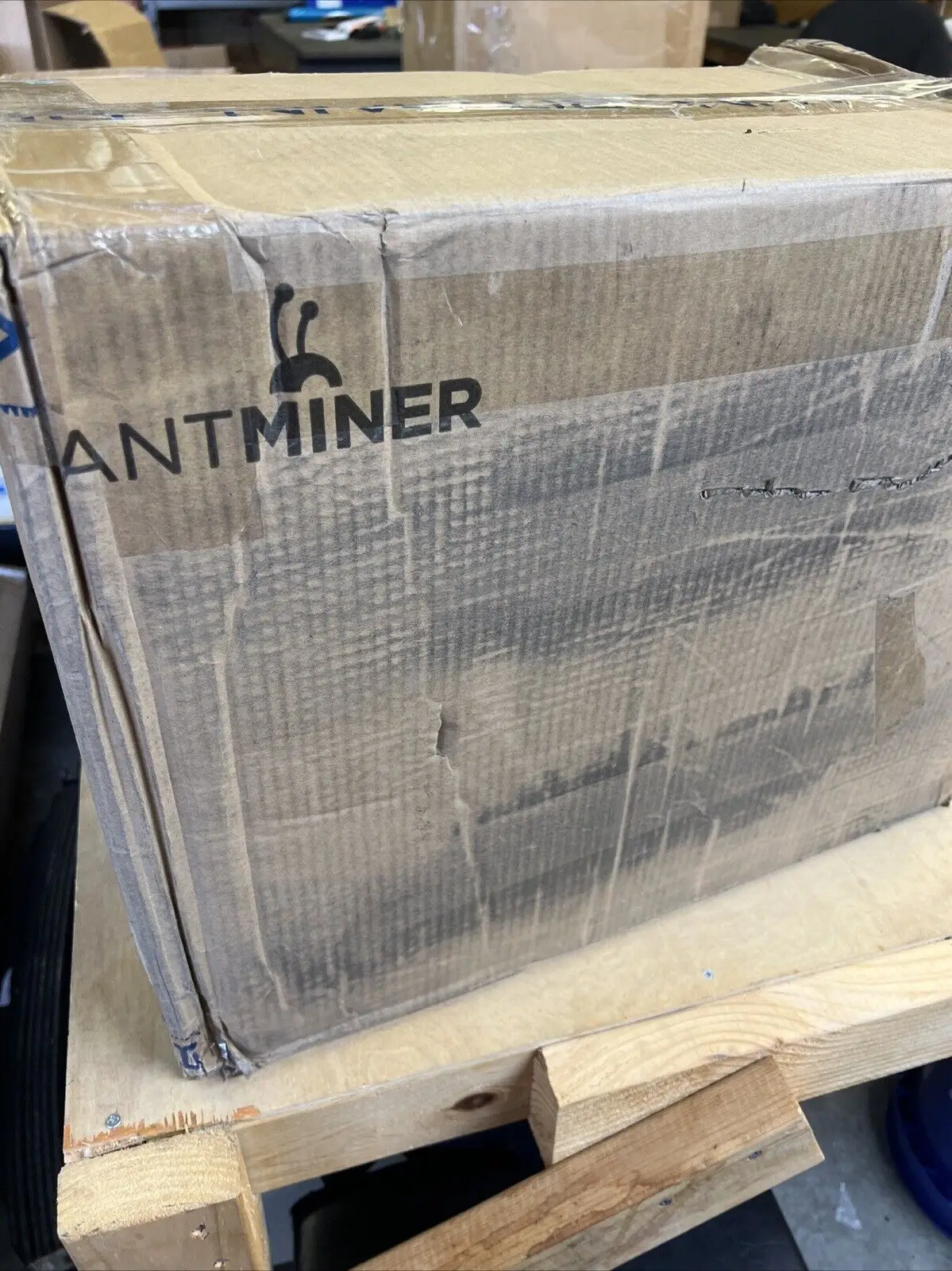 New Bitmain Antminer S21 188th/s 3290W BTC Miner In Stock