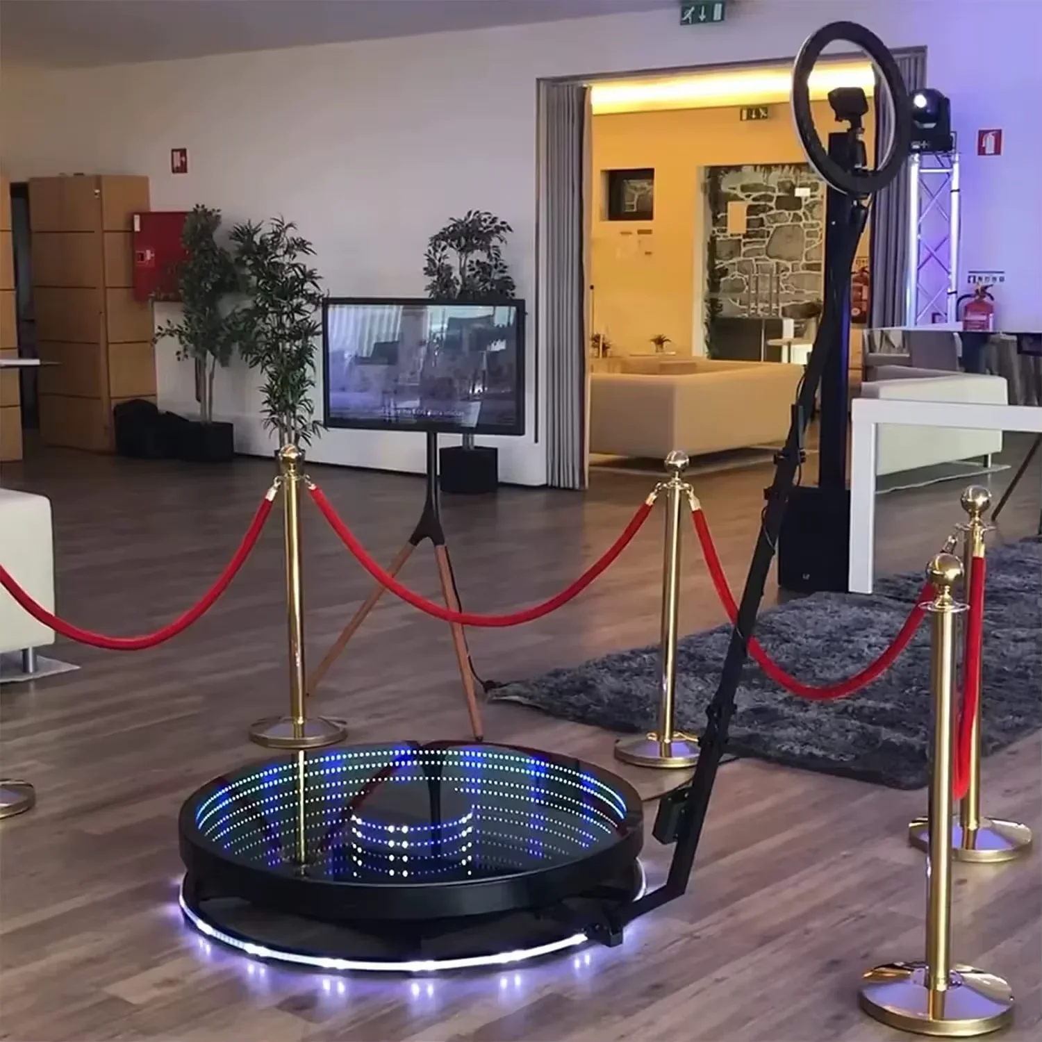 Image of 360-Grad-Fotobox-Maschine, tragbar, mit kostenlosem individuellem Logo, automatische Glas-360-Grad-Videobox mit Flightcase für Partys, Events und Hochzeiten