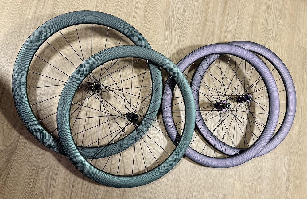 Rennrad-Scheibenbremsenlaufräder mit Ratchet-System, 700C 36T Wave Carbon Laufradsatz, 50mm Profilhöhe, Rennrad-Speichenlaufräder, 24 Speichen, Aero Carbonfaser-Laufräder – Detail 15