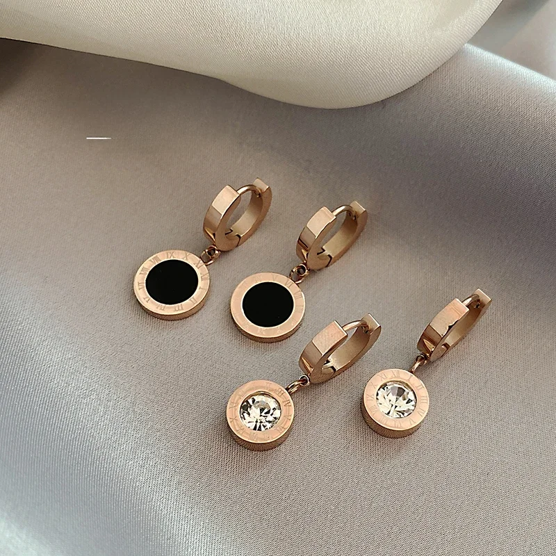 2025 mode Klassische Römische Schwarz Disc Anhänger Edelstahl Rose Gold Farbe Ohrringe frauen Farblose Schmuck Zubehör