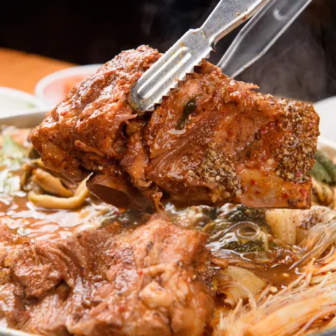 깊고 진한 뼈다귀감자탕 1.5kg