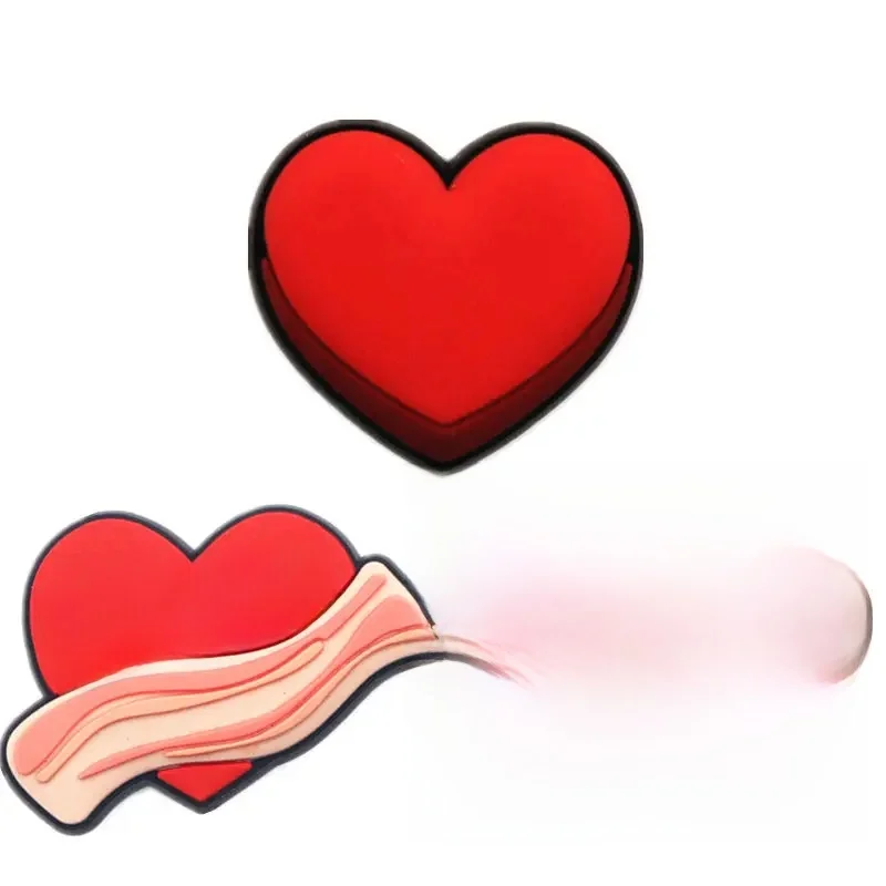 Breloques de chaussures originales en forme de cœur, 1 pièce, accessoires, cœur rouge, Bacon, sandales en PVC, décorations à boucle, idéal pour Bracelet, cadeaux de fête pour enfants