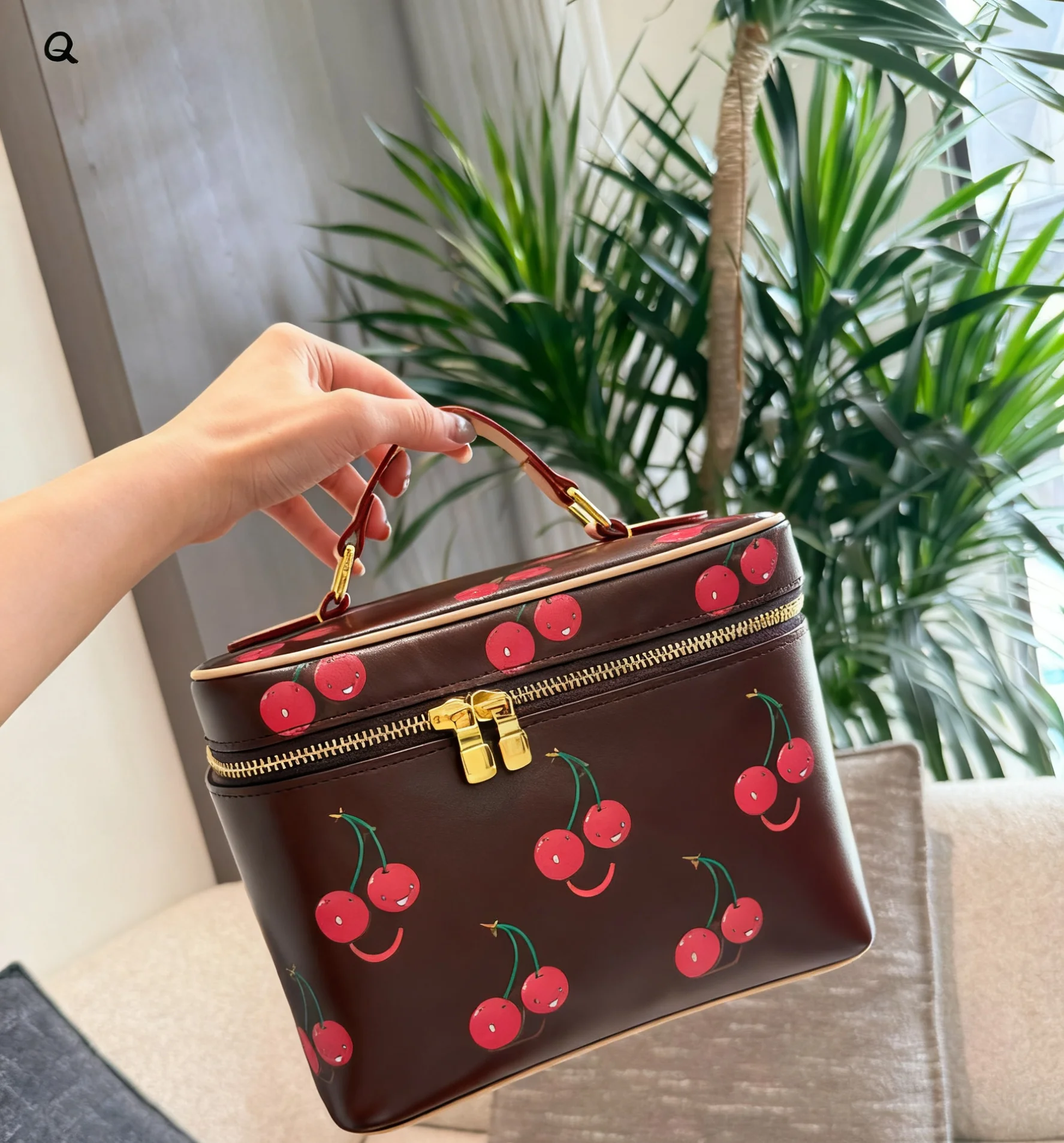 

2025 New 16 20 25 30CM Fashionable Versatile bags leather cherry Portable can be carried on the shoulder no boxes