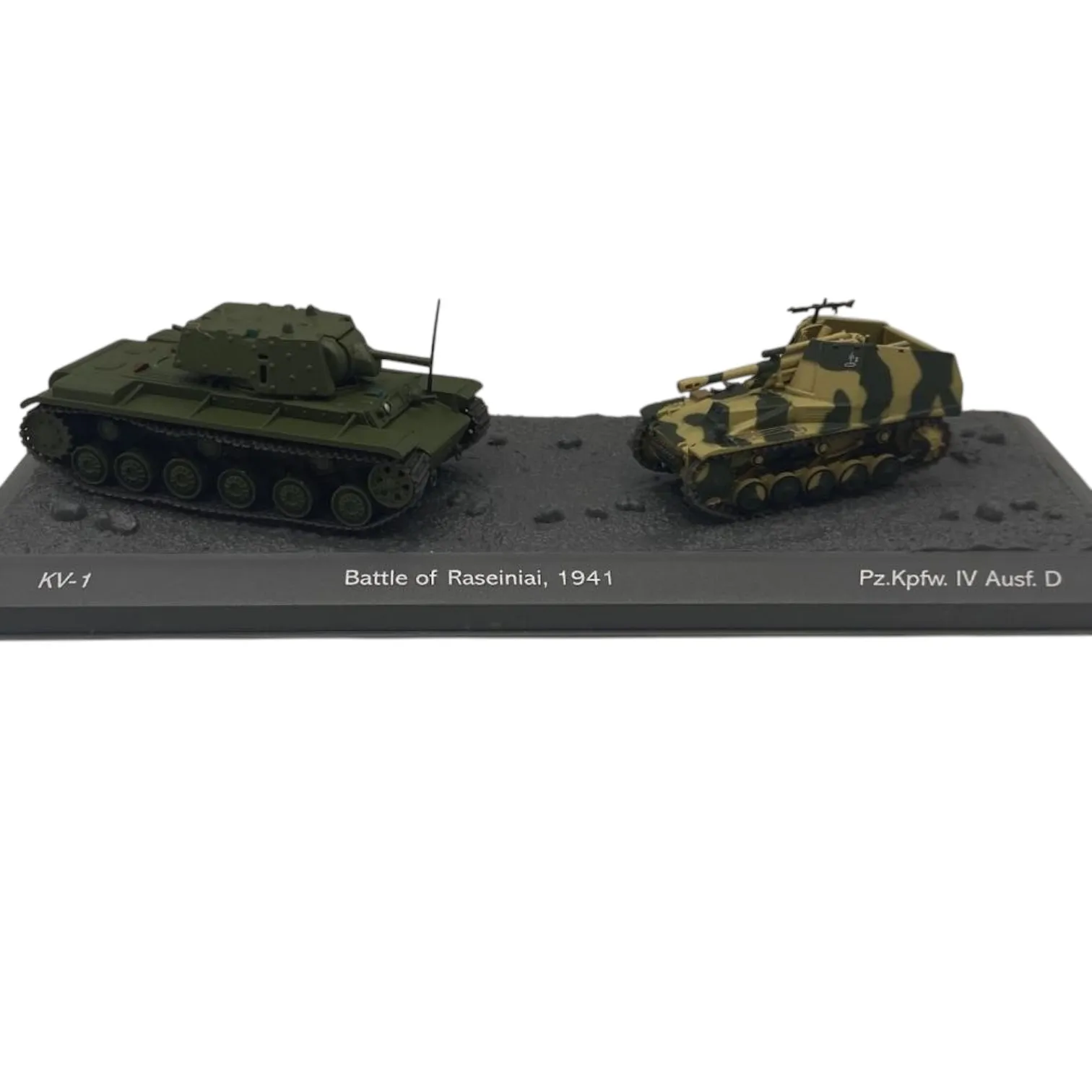 Salvat, Ensemble de deux chars numéro 15, échelle 1:72, miniature en métal moulé sous pression, collections World of Tanks, sans livret, l'emballage du boîtier de présentation peut être endommagé, la base d'identification ne correspond pas nécessairement aux modèles présentés.