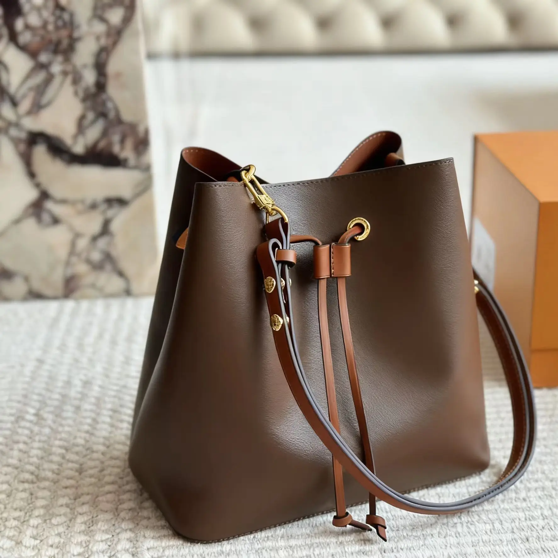 

Коричневая сумка-ведро 2025 года, большая вместимость, можно скрещивать или рождественский подарок на плечо, 26 см