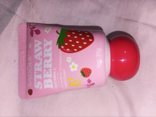 Strawberry VC Hand Cream - 30g Brightening Moisturizer for Winter, Repairs Dry Cracked Skin, Lightweight Fast Absorbing Formula photo review