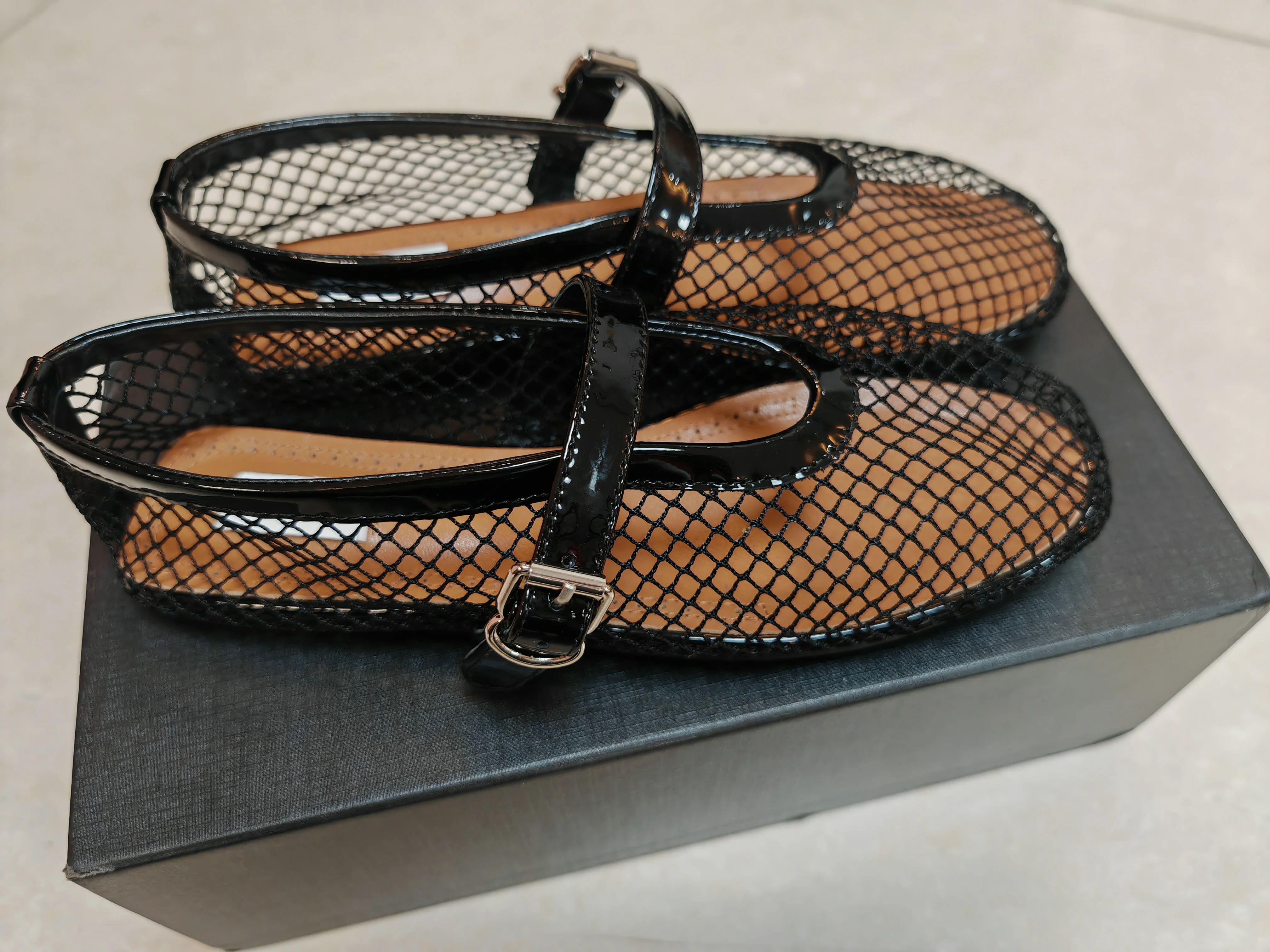 حذاء باليه مسطح مريح من الجلد المسطح