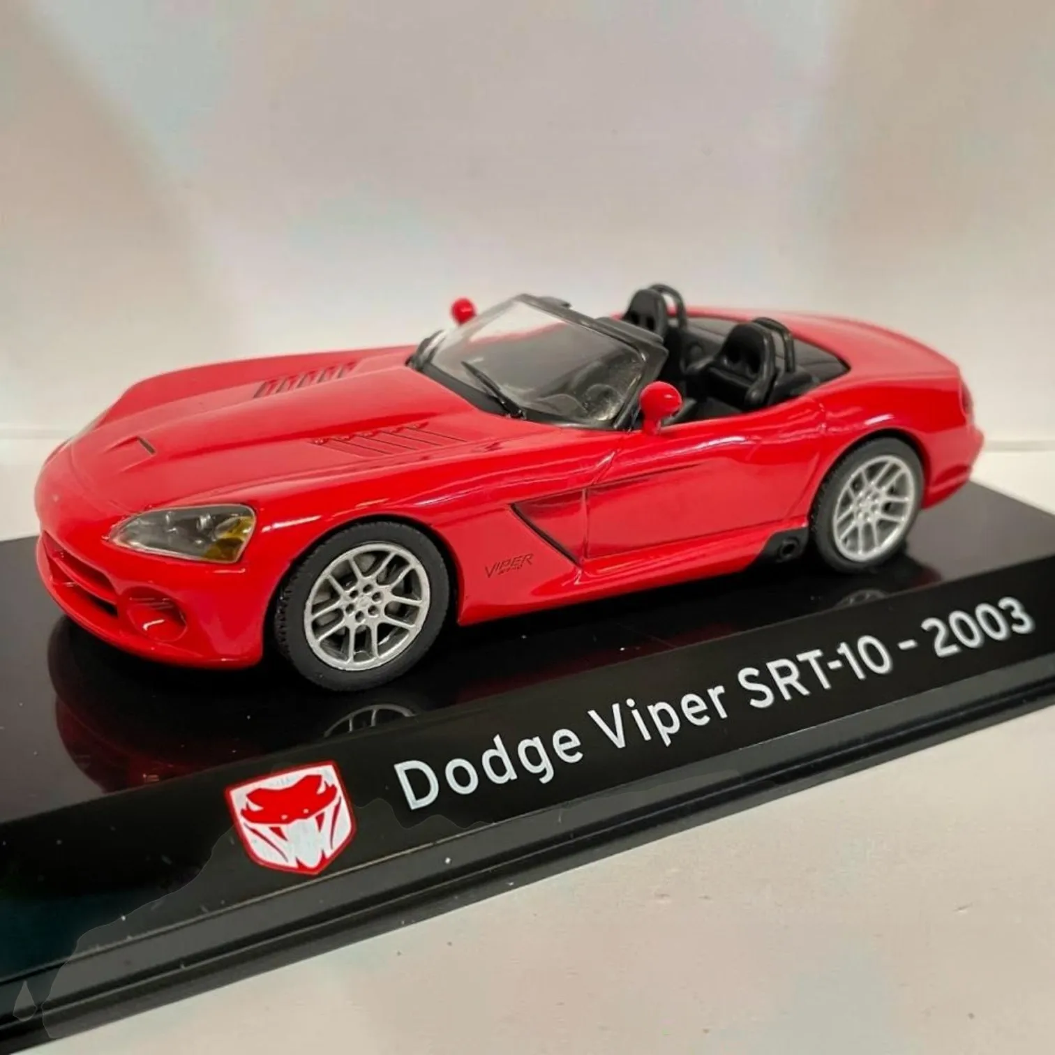 Salvat, Viper Srt-10 2003, supercar roadster haute performance à propulsion arrière, puissance brute et design impressionnant, échelle 1:43, miniature en métal moulé sous pression, collection de supercars, sans fascicule, emballage d'origine, base d'identification du modèle