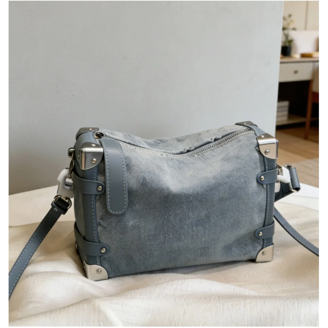 

New Style Size 24*15CM Fashionable And Versatile Letter-printed Denim Box Bag For Ladies No Box
