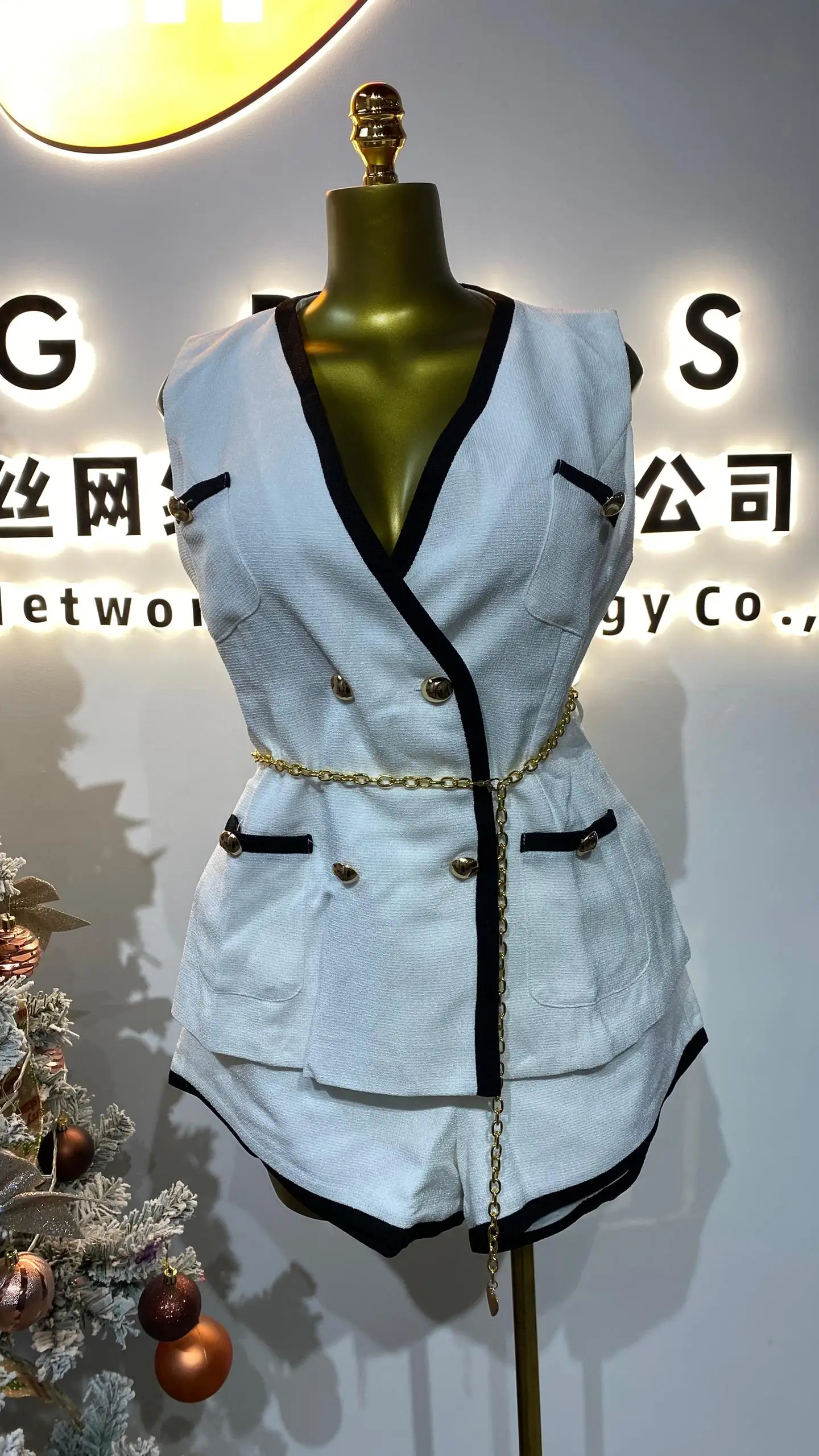 

Women's summer 2025 new style fashion border lapel vest tops retro double breasted sleeveless casual women's tops-GZMM035