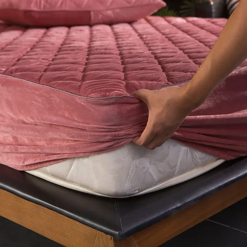 Pluche dikkere gewatteerde matrashoes Warm zacht kristalfluweel King Queen gewatteerd bed Hoeslaken exclusief kussensloop - afbeelding 2